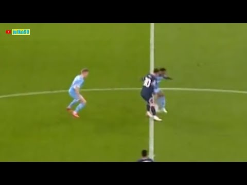 Lionel Messi skill dribbling perfect nutmeg crotch on Raheem
