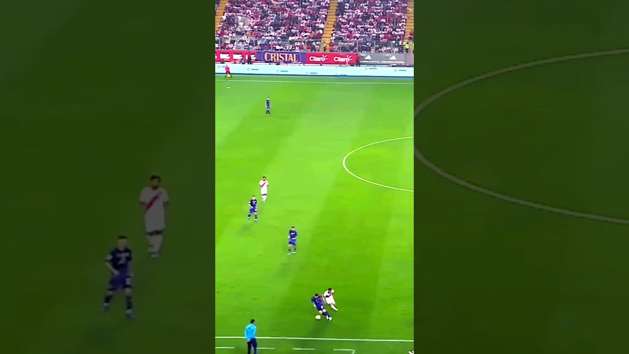 Leo Messi Crazy Dribbling ð¤¯ #messi #shorts