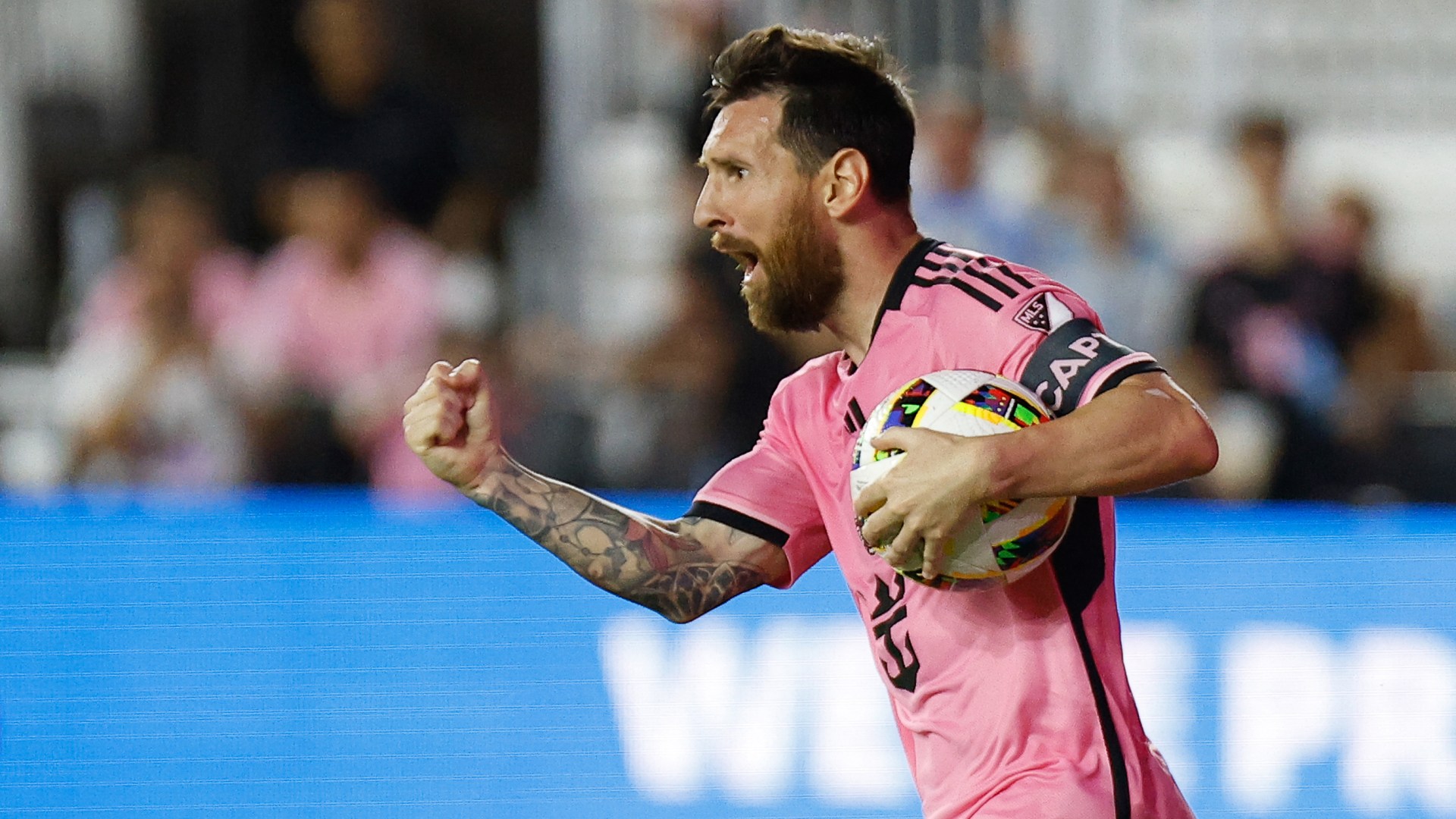 10 lionel messi celebrates goal 947918341.jpg