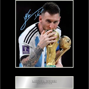 photo de la coupe du monde dédicacée et encadrée de lionel messi #01 10