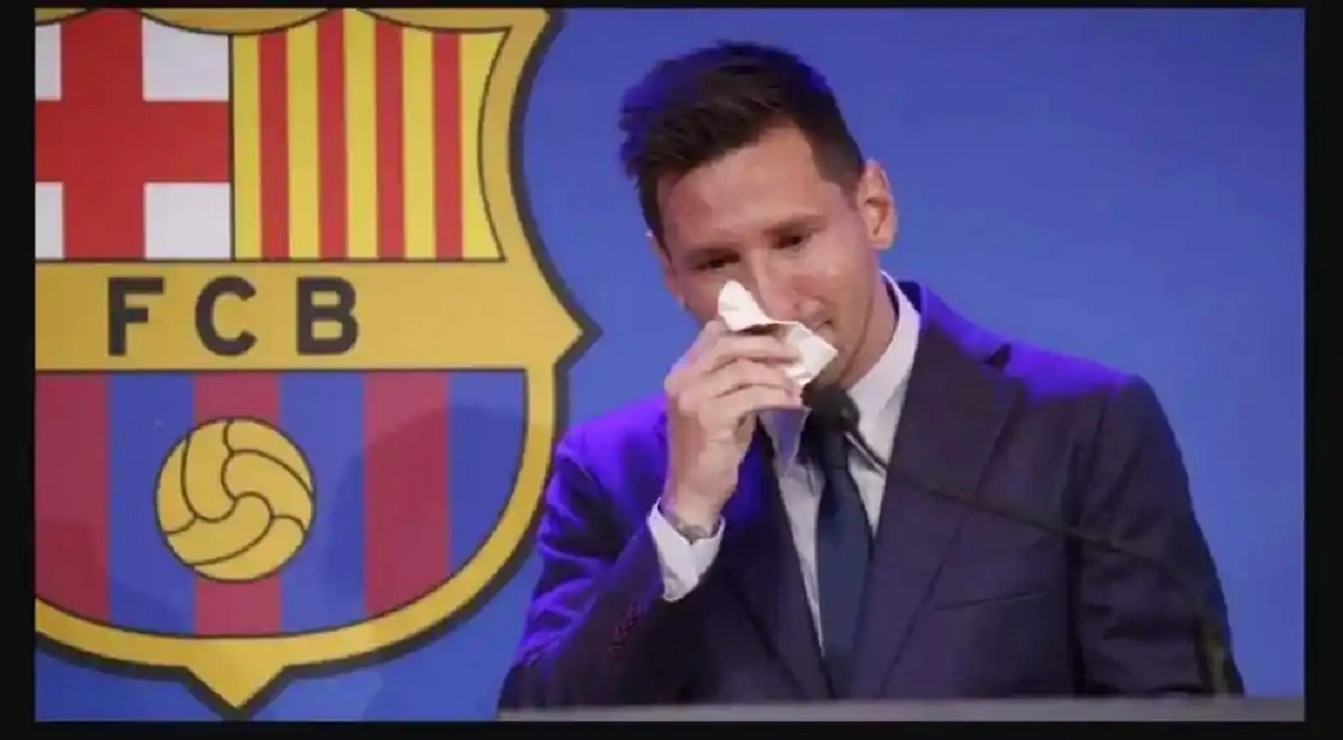 lionel messi en larmes lors de ses adieux au barca.webp