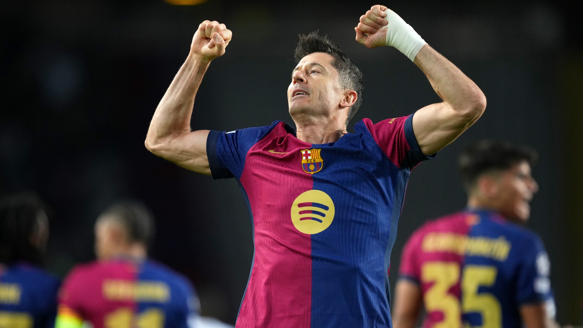 robert lewandowski fc barcelona celebrates 952411314 2d3320.jpg