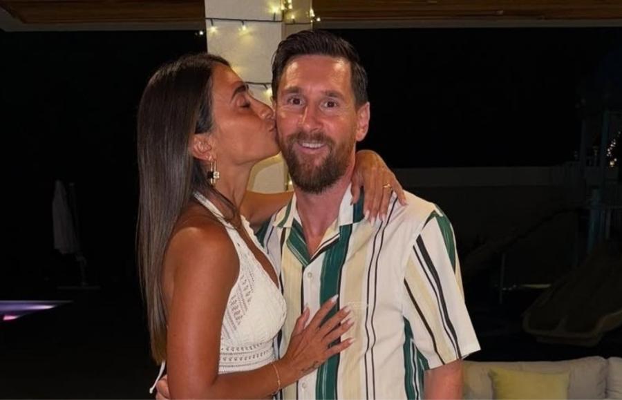 romantico festejo lionel messi antonela roccuzo ano nuevo 1065809 102437.jpg