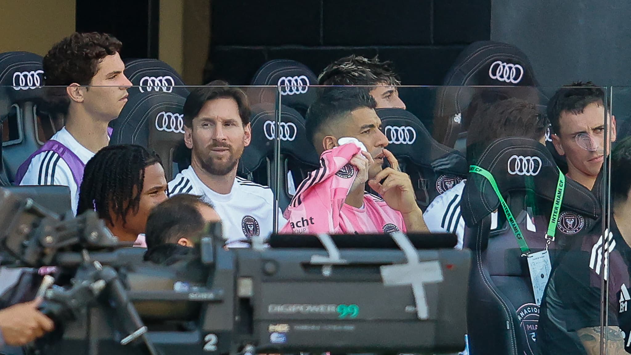 lionel messi sur le banc lors du match miami charlotte 1 0 le 9 mars 2025 2047066.jpg