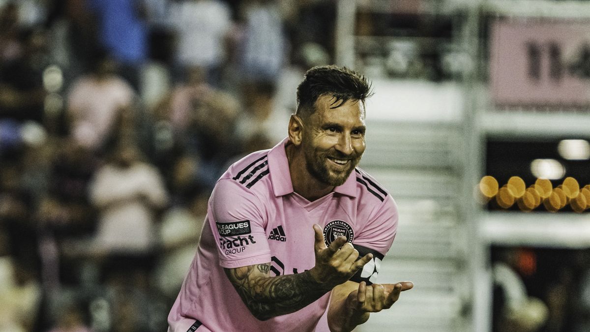 messi rosadojpg.jpg