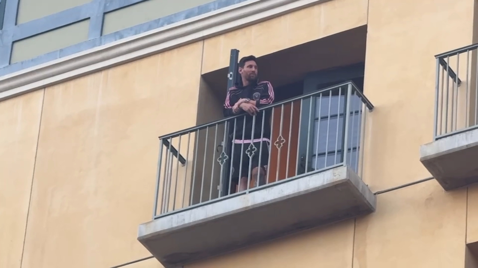 16408726 051325 kgo lionel messi balcony img.jpg