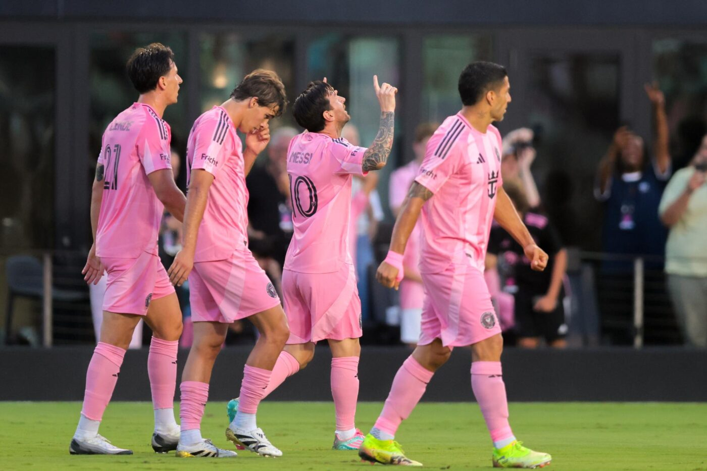 a61839817fa8b5355fe5552b8fba09cc 1400x933.jpg