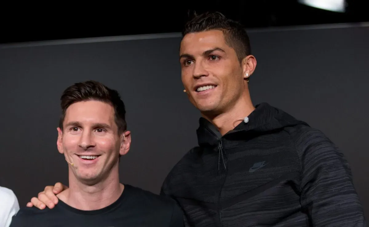 bus 20250607 bus 413490 lionel messi left with cristiano ronaldo right 1200x740width1200heig.webp