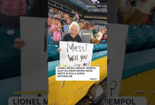 Lionel Messi a levé les pouces lorsqu'il est proposé à la grand-mère de Ross Smith à la Coupe du monde du club