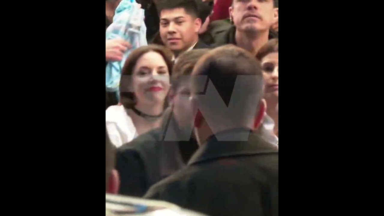 Lionel Messi est allé voir le travail de Nicolás Vázquez et a été applaudi par le public