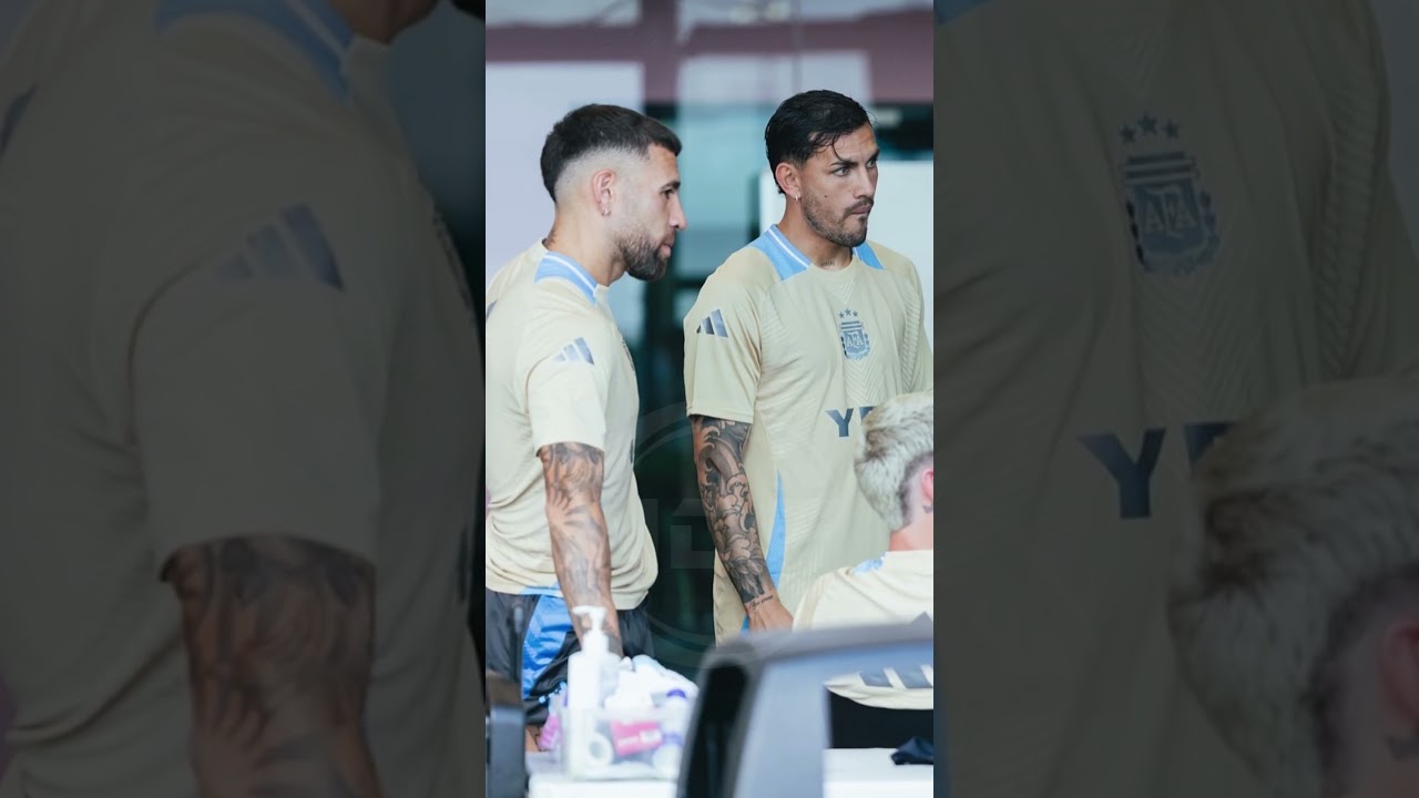 Il a vendu des Alfajores aux feux tricolores et maintenant il joue avec Leo Messi ð± #lautarorivero #rivero #leomessi