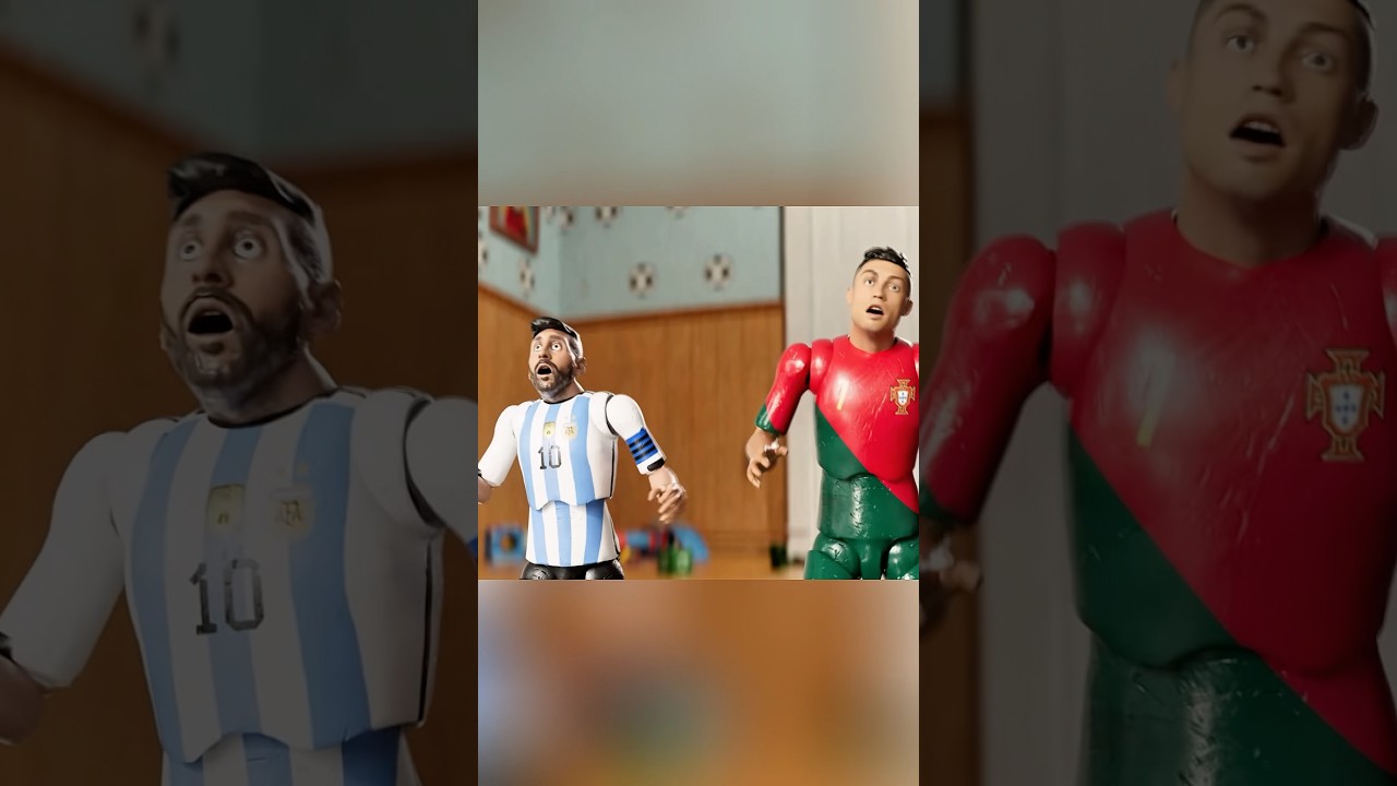 CRISTIANO RONALDO y LEO MESSI se convierten en muñecos #shorts #leomessi #cr7 #futbol