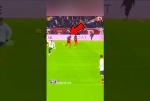 Messi le enseña a Neymar como controlar un balón #futbol #neymar #messi #shorts