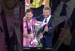 MOMENT HISTORIQUE. ðð Lionel Messi sourit avec la coupe avec David Beckham. #MLSenFOX