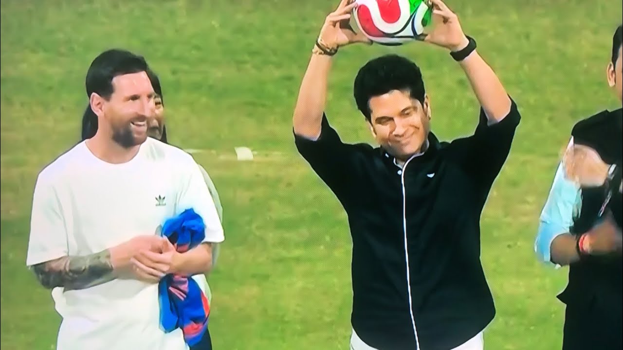 Sachin Tendulkar rencontre Lionel Messi au stade Wankhede de Mumbai en Inde