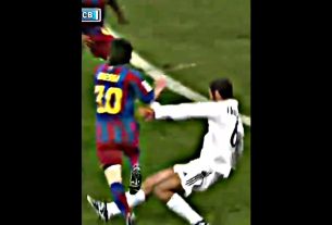 LIONEL MESSI WITH RONALDINO IN BARCELONA #leo#messi#lionelmessi#ronaldinho#barcelona#viral#trending