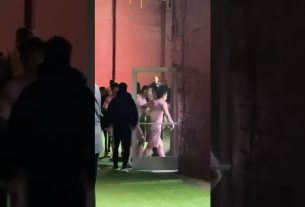 Luis Suárez tente de contenir la fureur de Lionel Messi après la défaite du LAFC contre l'Inter Miami