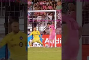 ⚽️ Compétences de dribble de Lionel Messi ð Leo Messi dribble et appuie sur le ballon pour créer une série de buts oniriques