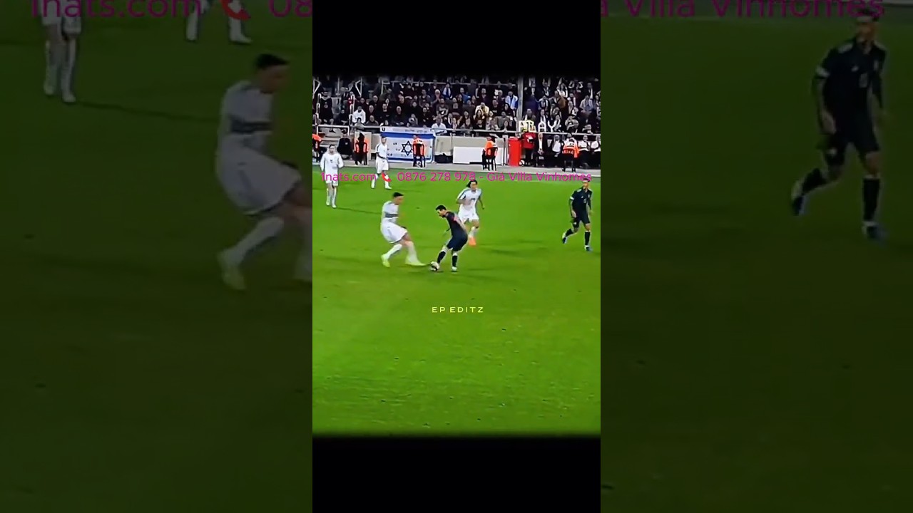 ⚽️ Compétences de dribble de Lionel Messi ð Leo Messi passe en solo devant un défenseur vedette comme dans le jeu vidéo Fifa