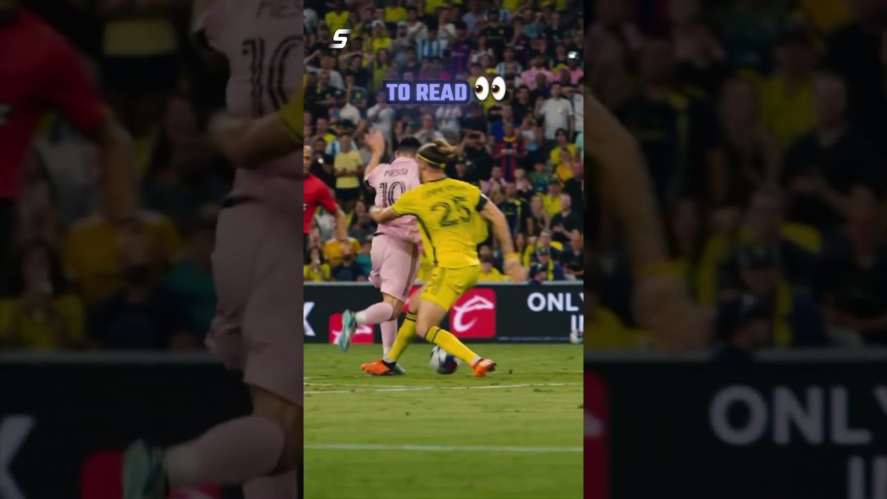 Learn how to dribble like Leo Messi ðð#football #footballtraining #footballplayer #soccer