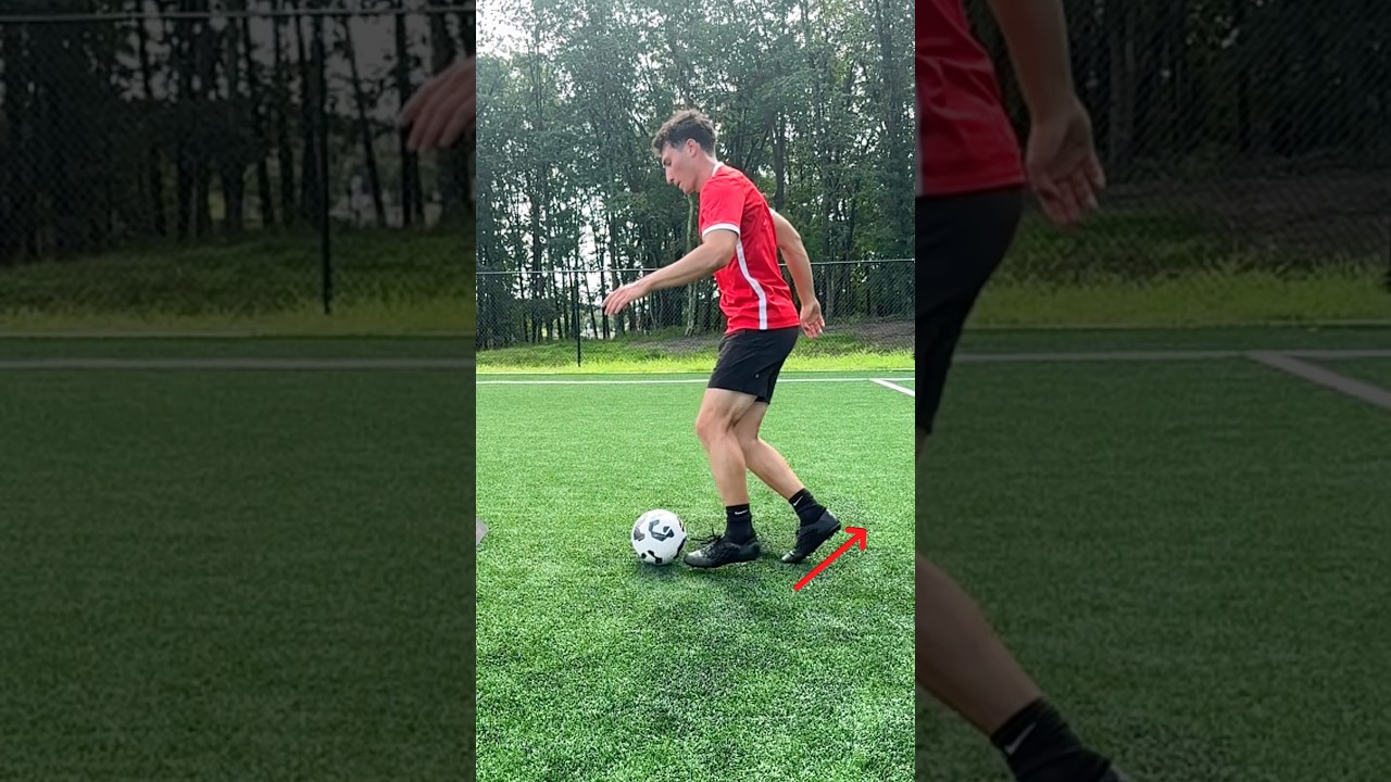 Why this roll touch skill move by Lionel Messi is so effective ð§ ð #soccer #football #messi
