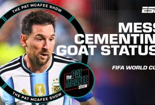 « REGARDEZ LE PETIT ! » ð Pat McAfee sur le HAT TRICK de Lionel Messi ð© | Le spectacle de Pat McAfee