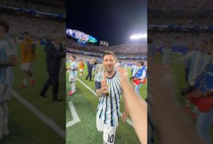 Lionel Messi inscrit un triplé contre l'Algérie. #FIFAWorldCup #FIFAWorldCupOnYT